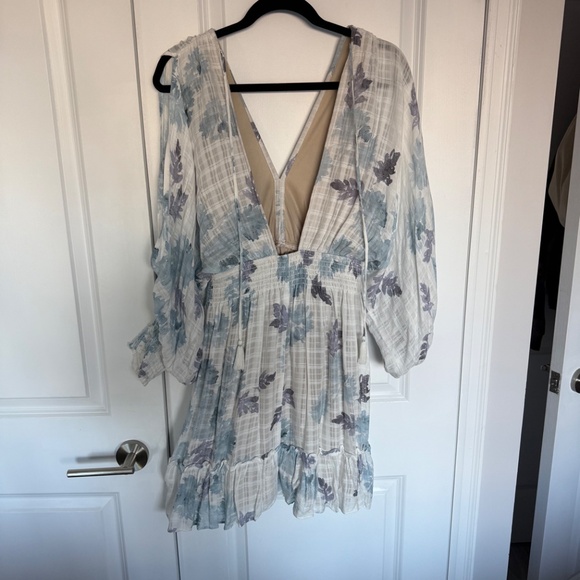 Above the knee dress - Picture 3 of 3